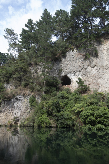 Burial caves along the Waikato River and the Ngati Whaoa iwi original settlement